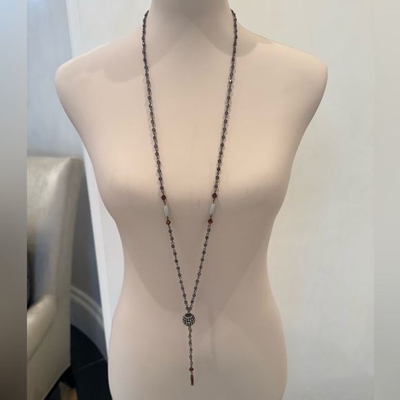 Elegant Beaded Necklace with Silver Accents - Picture 1 of 3